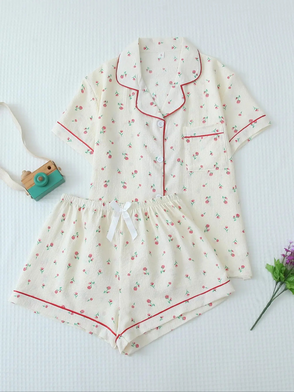 Two Counts Women'S Cherry/Heart/Floral Print Lapel Pocket Shirt & Bow Decor Shorts Pyjama Set, Button Front Short Sleeve Top & Contrast Binding Shorts Pj Set, Casual Comfortable Sleepwear Set for Women