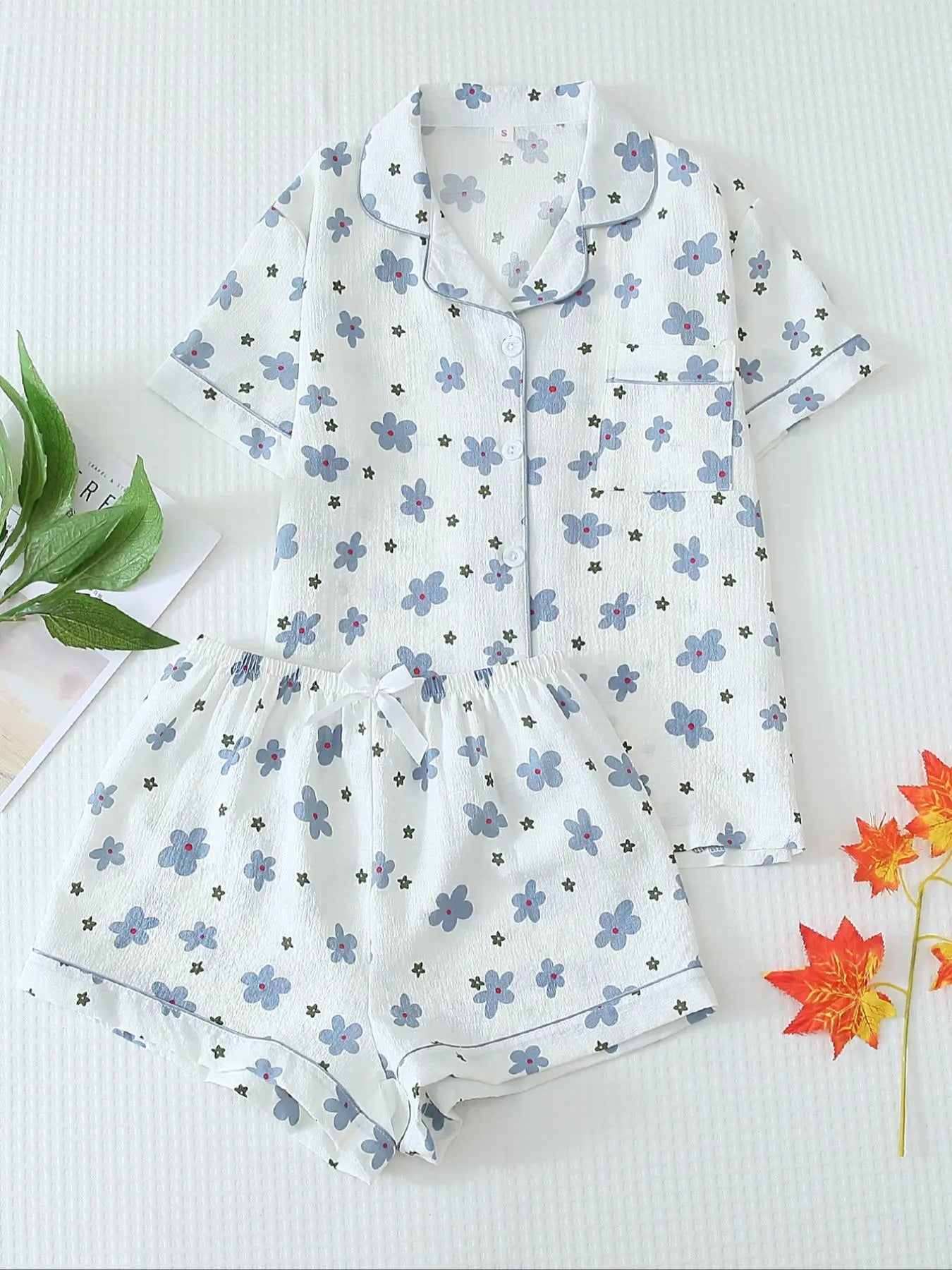 Two Counts Women'S Cherry/Heart/Floral Print Lapel Pocket Shirt & Bow Decor Shorts Pyjama Set, Button Front Short Sleeve Top & Contrast Binding Shorts Pj Set, Casual Comfortable Sleepwear Set for Women