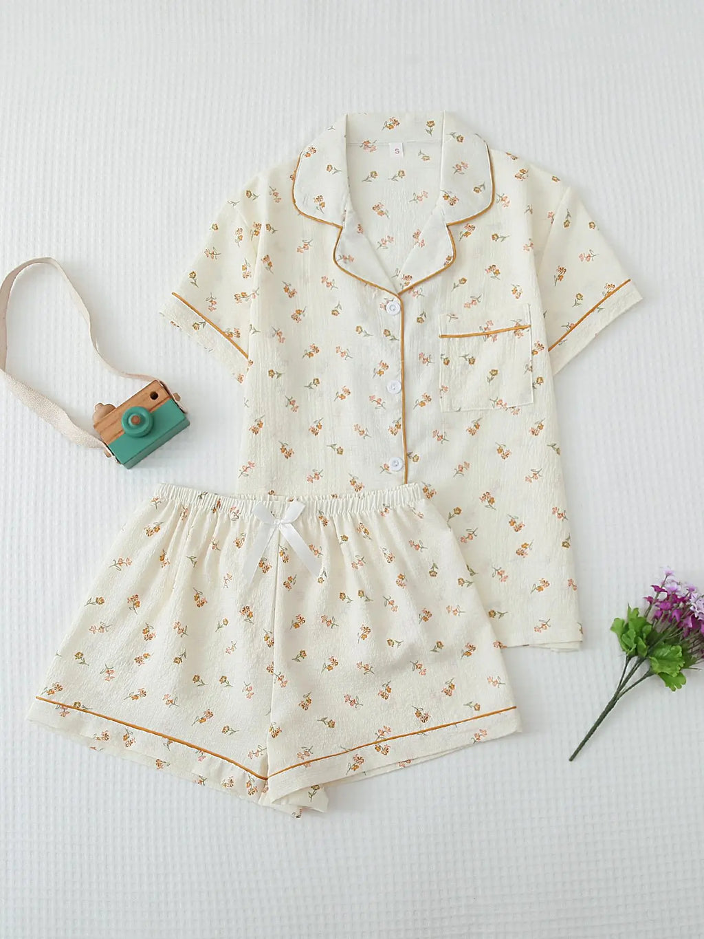 Two Counts Women'S Cherry/Heart/Floral Print Lapel Pocket Shirt & Bow Decor Shorts Pyjama Set, Button Front Short Sleeve Top & Contrast Binding Shorts Pj Set, Casual Comfortable Sleepwear Set for Women