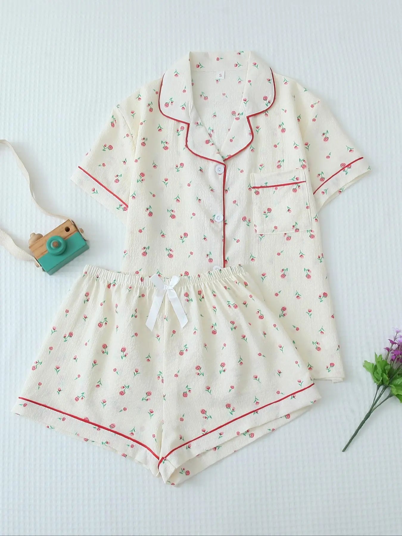 Two Counts Women'S Cherry/Heart/Floral Print Lapel Pocket Shirt & Bow Decor Shorts Pyjama Set, Button Front Short Sleeve Top & Contrast Binding Shorts Pj Set, Casual Comfortable Sleepwear Set for Women