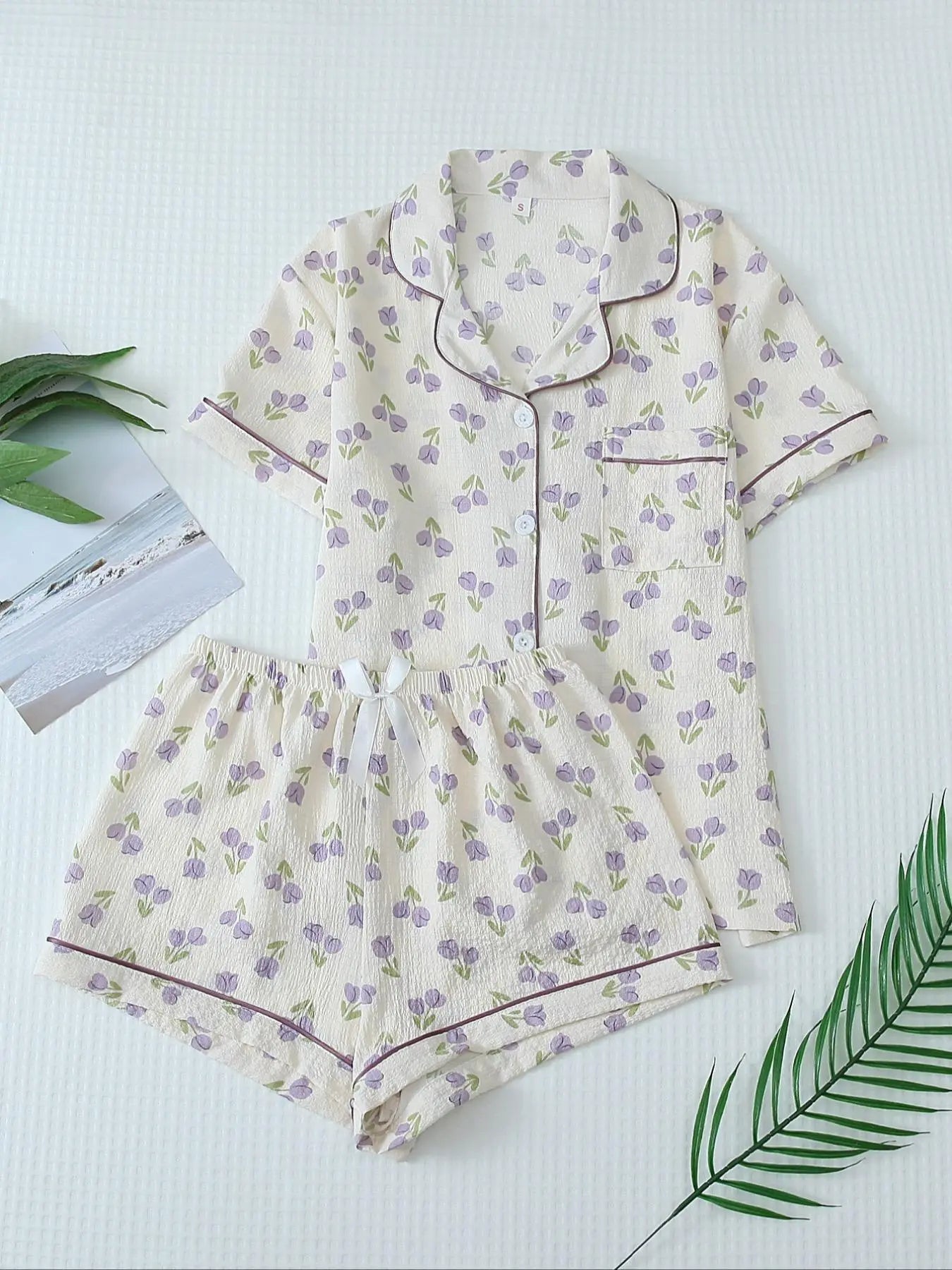 Two Counts Women'S Cherry/Heart/Floral Print Lapel Pocket Shirt & Bow Decor Shorts Pyjama Set, Button Front Short Sleeve Top & Contrast Binding Shorts Pj Set, Casual Comfortable Sleepwear Set for Women